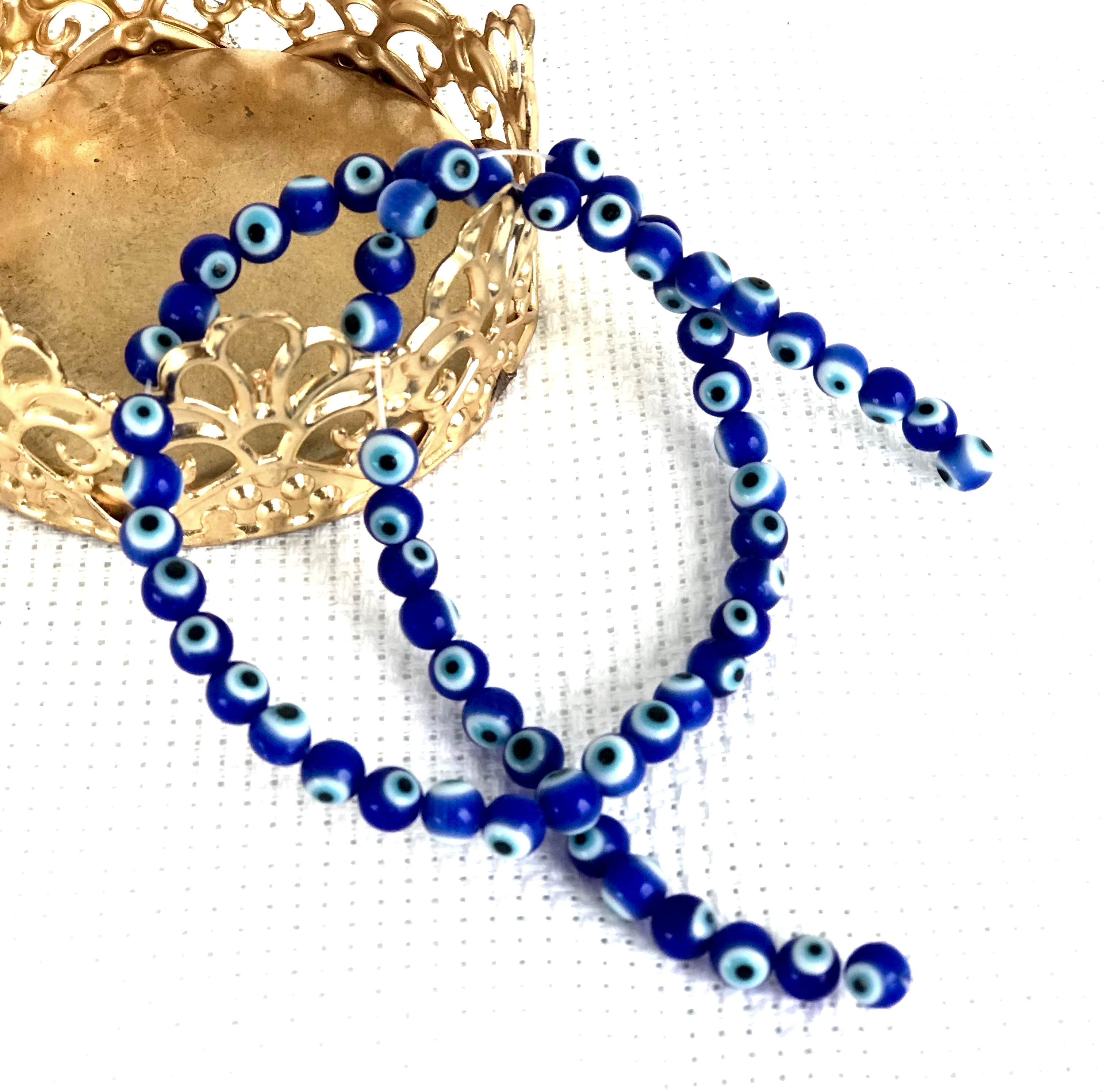 LACİVERT MAVİ GÖZLÜ