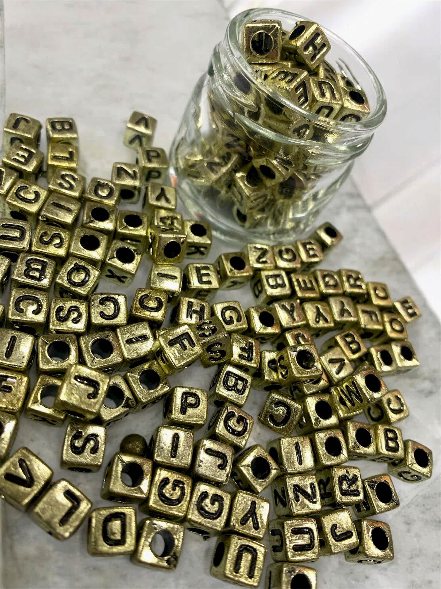 GOLD KARE DELİKLİ HARF