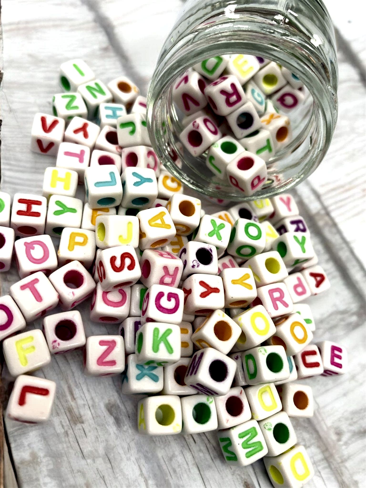 KARE DELİKLİ RENKLİ HARF