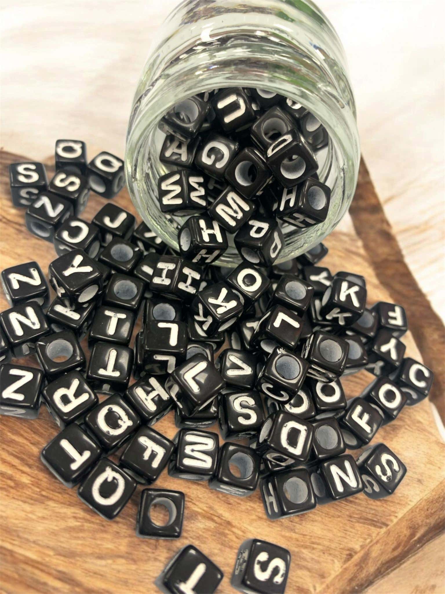 SİYAH KARE DELİKLİ HARF